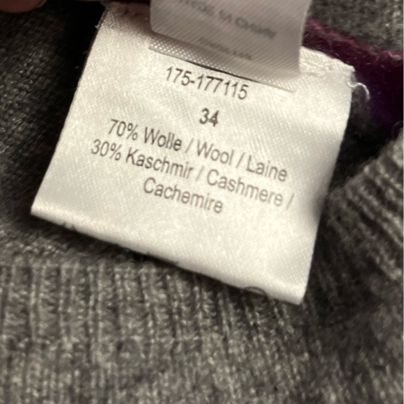 Wool/Cashmere Sweater w/ a Big Heart - Picture 7 of 12